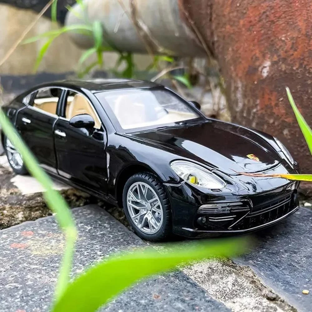 Porsche Panamera 1:24 Diecast Alloy Car Model with Sound & Light