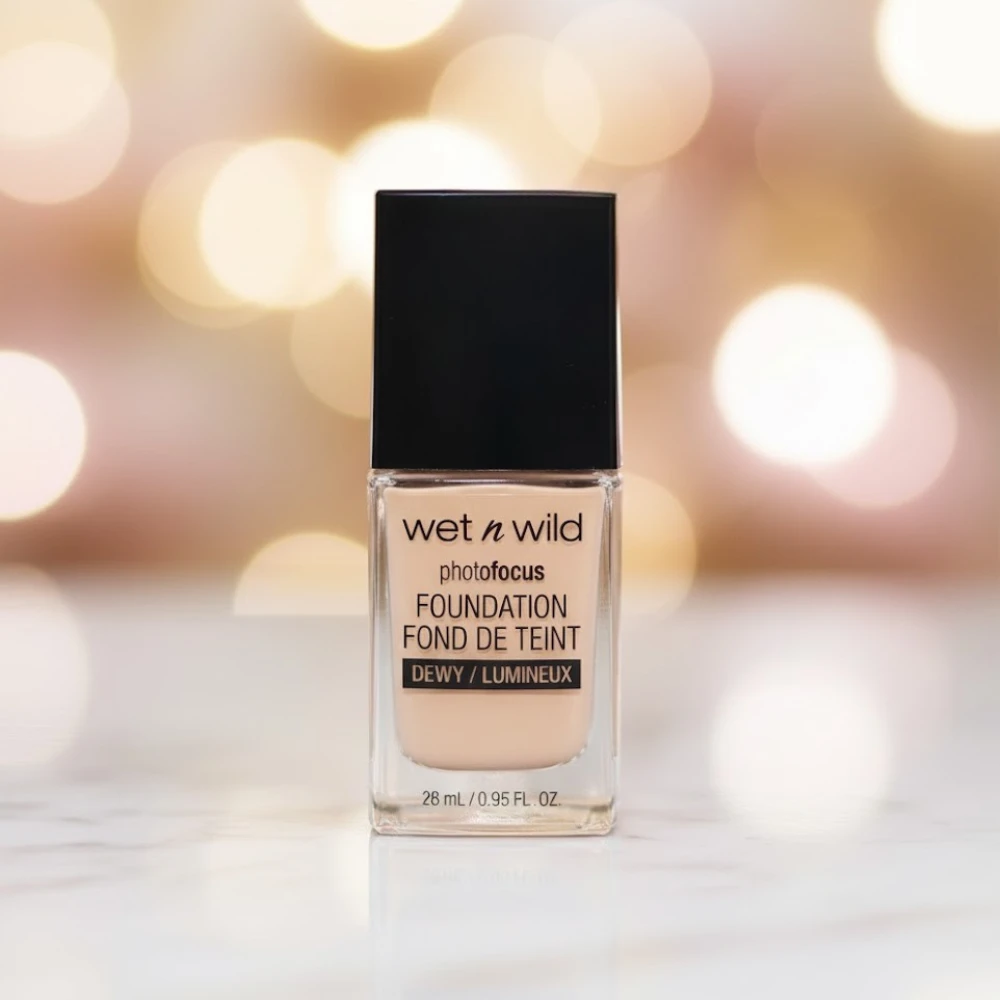 Wet n Wild Photofocus Dewy Foundation (Classic Beige) - 28ml